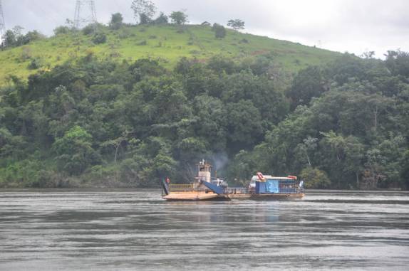 Balsa sobre o Rio Xingu, na Transamazônica - PA